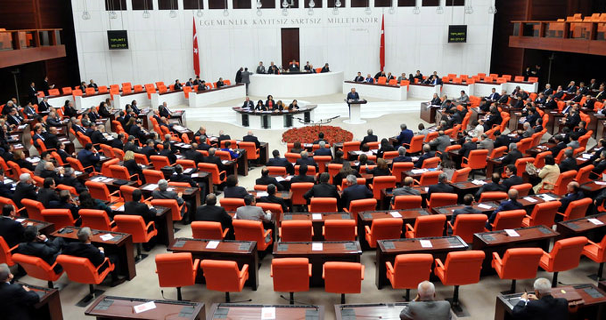 Anayasa Teklifinin 3. Maddesi Kabul Edildi! Seçilme Yaşı 18'e Düşüyor
