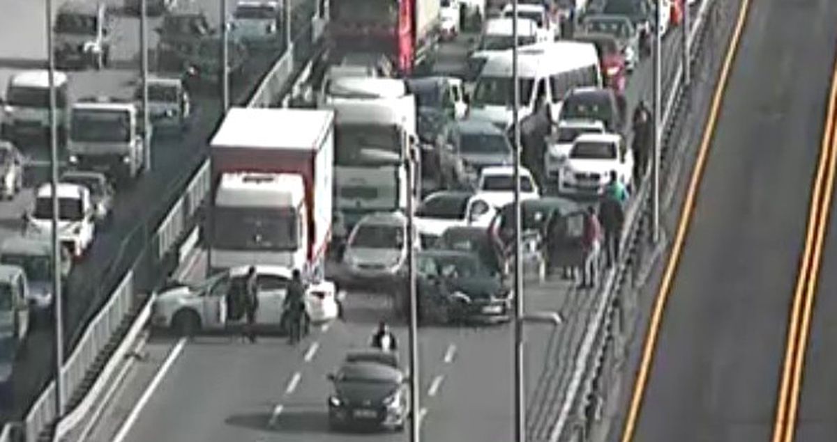 E-5'te Zincirleme Kaza! Trafik Durma Noktasına Geldi