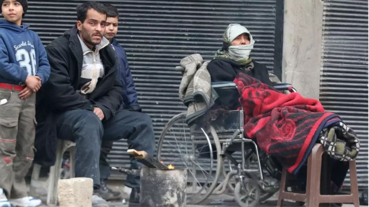 Haleplilerin Yaraları Elbise Parçaları Ile Sarılmış