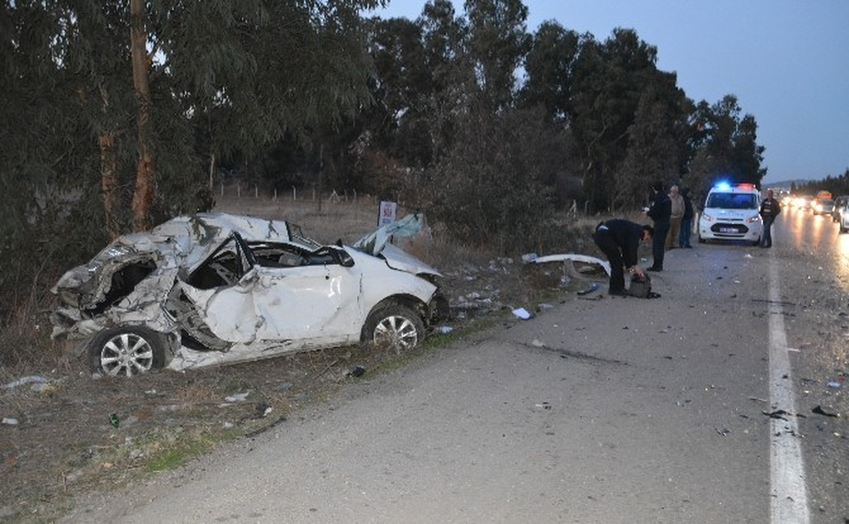 İşçileri Taşıyan Minibüsle Otomobil Çarpıştı: 1 Ölü, 1'i Ağır 9 Yaralı
