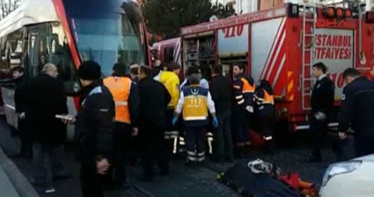 İstanbul'da Tramvay Kaza Yaptı! 1 Kişi Öldü, Seferler Durdu