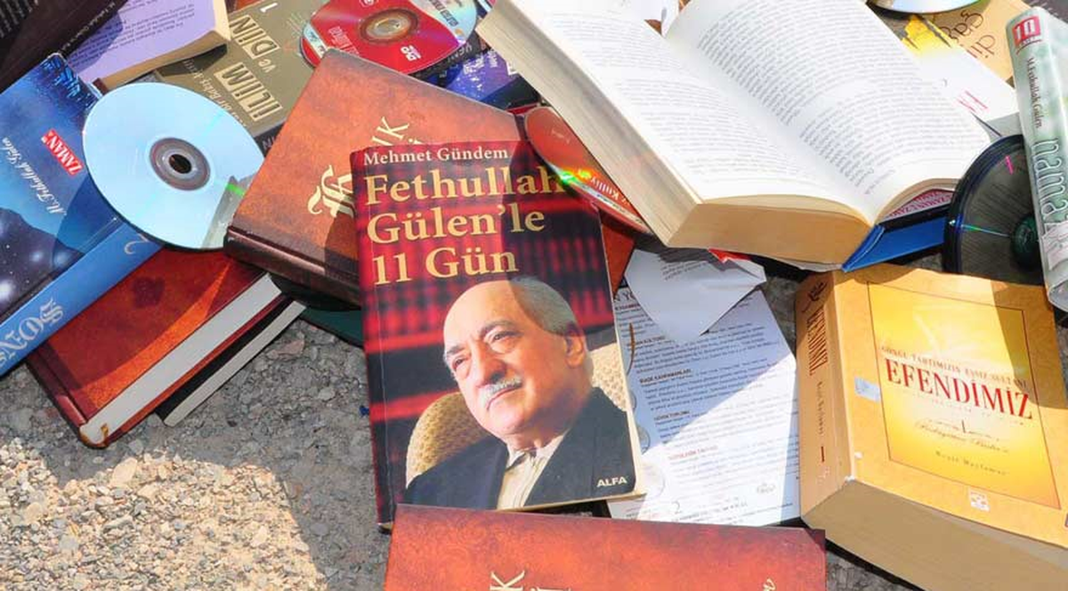 PKK Sempatizanlarının Evinden FETÖ Elebaşı Gülen'in Kitabı Çıktı!