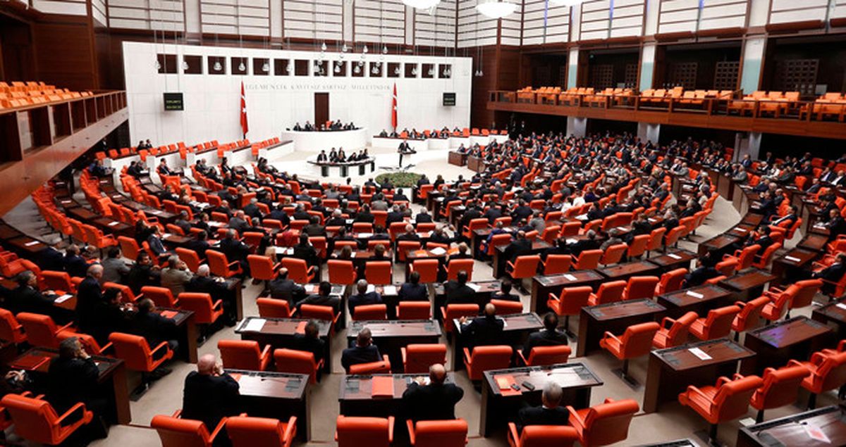 Yeni Anayasada 4. ve 6. Madde Kabul Edildi! Seçimler 5 Yılda Bir Yapılacak