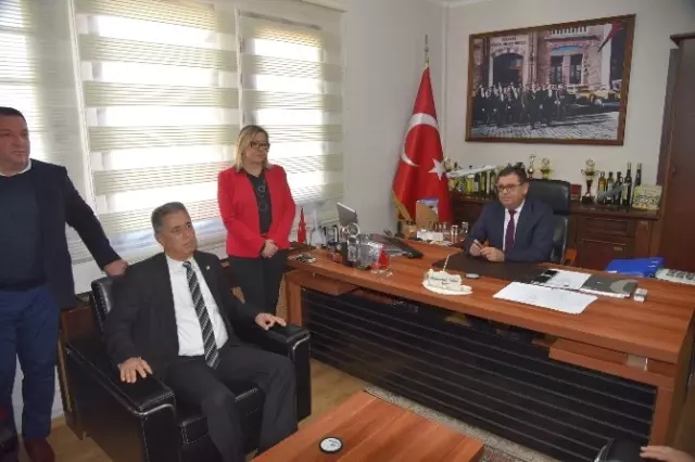 CHP'den Milas Belediye Başkanı Tokat'a Destek CHP'den Milas Belediye Başkanı Tokat'a Destek