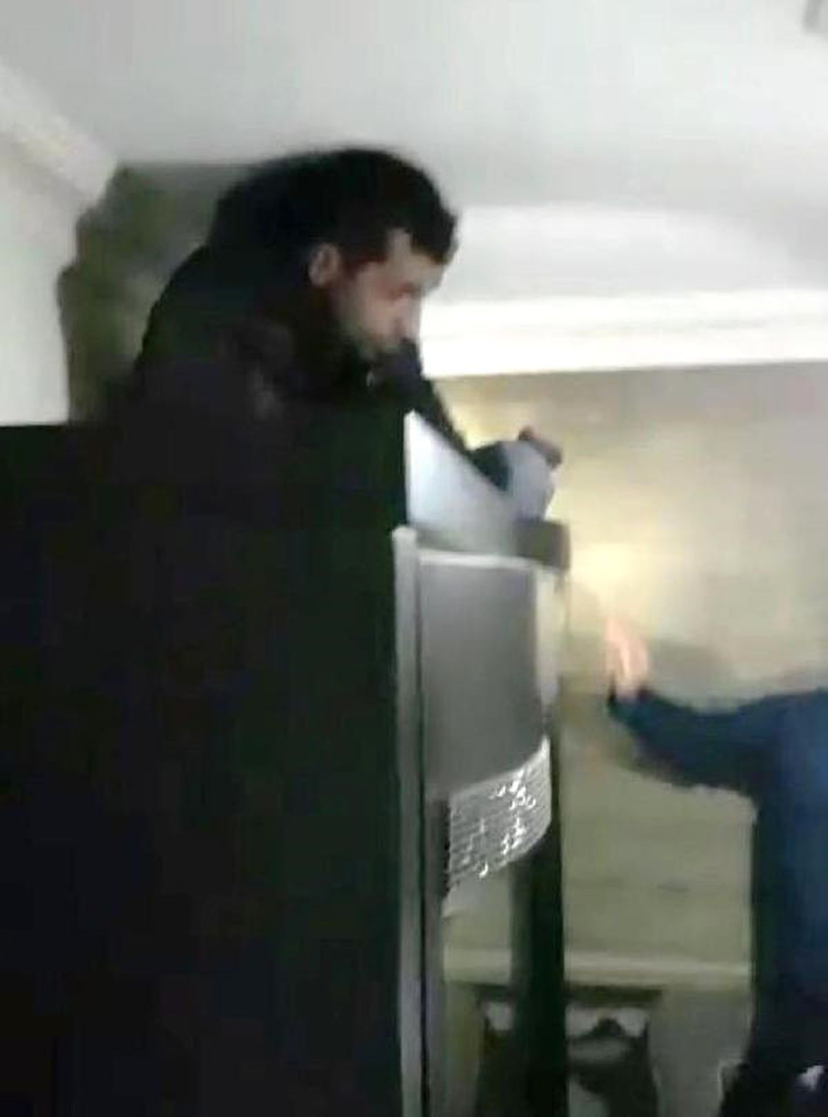 Hırsız, Girdiği Evin Yatak Odasında Gardırobun Üzerinde Yakalandı