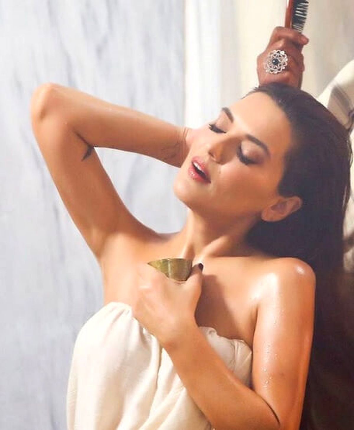 Demet Akalın, Klibi İçin 300 Yıllık Hamamı Kapattı