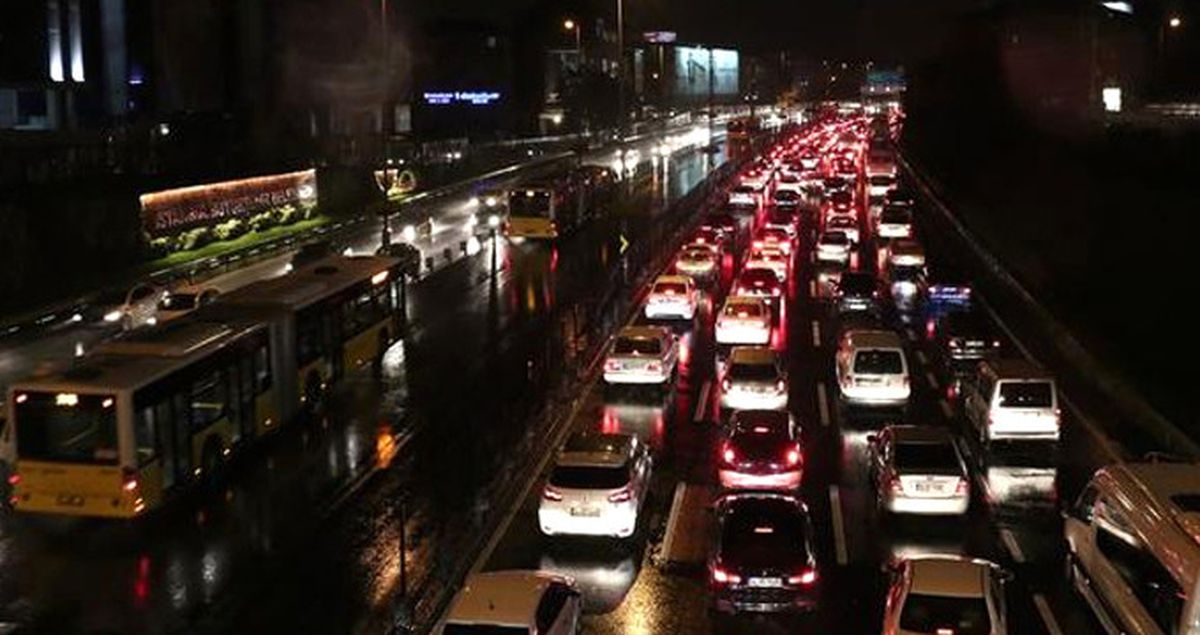 İstanbul Trafiği Durma Noktasına Geldi! İşte İstanbul Trafik Yoğunluk Haritası