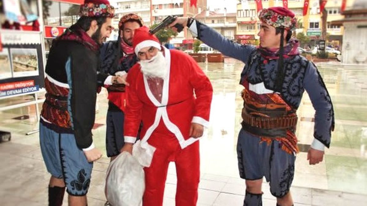 Noel Baba'nın Başına Silah Dayadılar