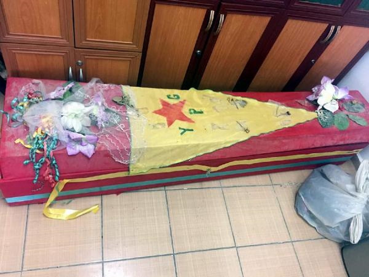 Köy Camisinden Terör Örgütü YPG'nin Bayrağıyla Sarılmış Tabut Çıktı