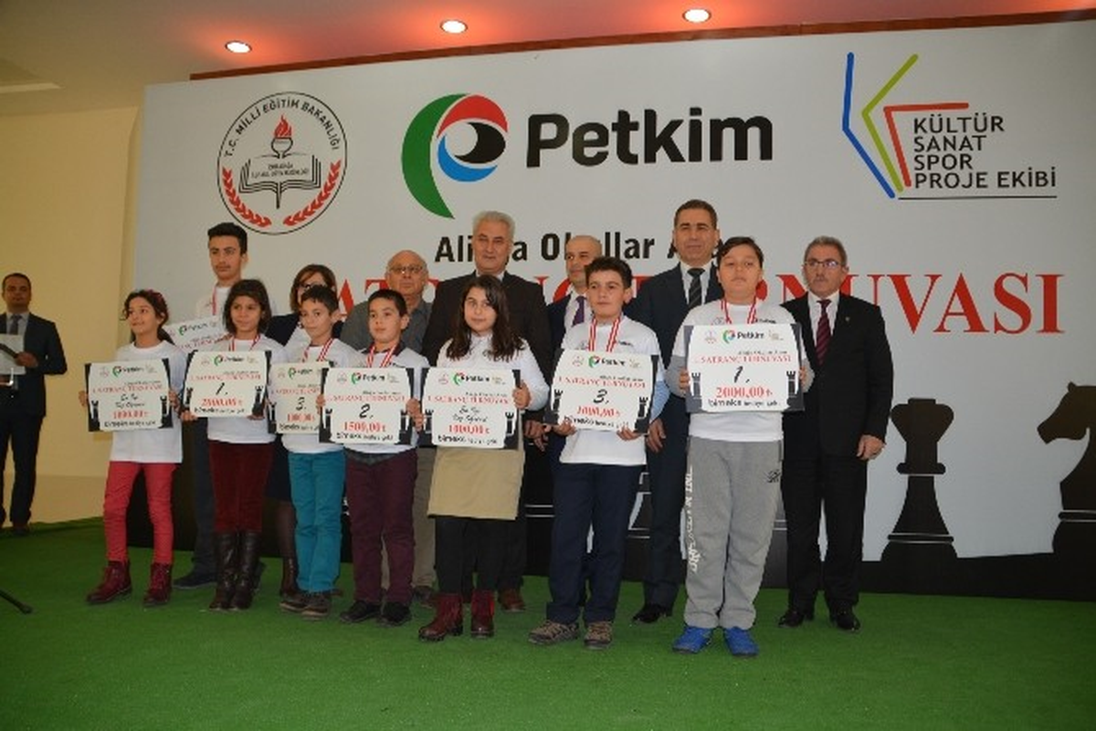 Aliağa'da 'Satranç Turnuvası' Düzenlendi