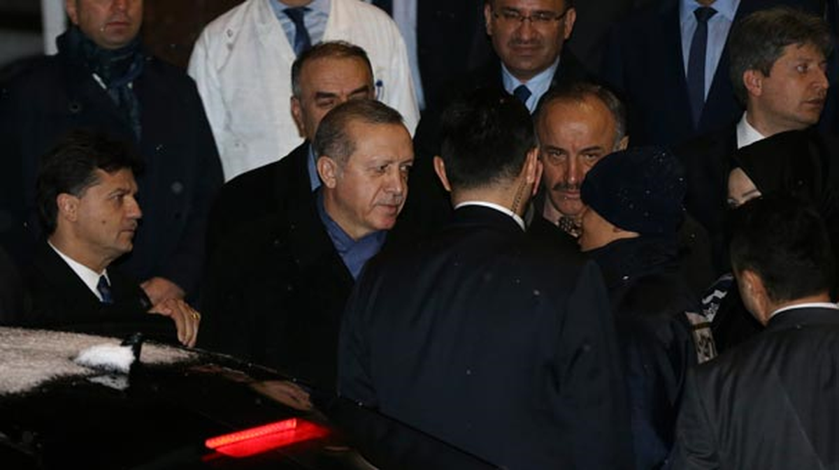 Cumhurbaşkanı Erdoğan, İsmail Kahraman'ı Hastanede Ziyaret Etti