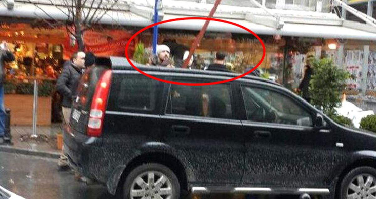 Fırtınadan Uçan Dev Profil Boru Araca Ok Gibi Saplandı