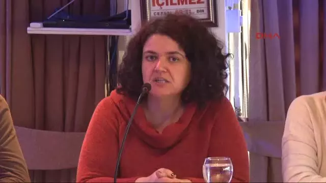 Gözaltındaki Gazeteci Meslektaşlarının Serbest Bırakılmasını Talep Ettiler Gözaltındaki Gazeteci Meslektaşlarının Serbest Bırakılmasını Talep Ettiler
