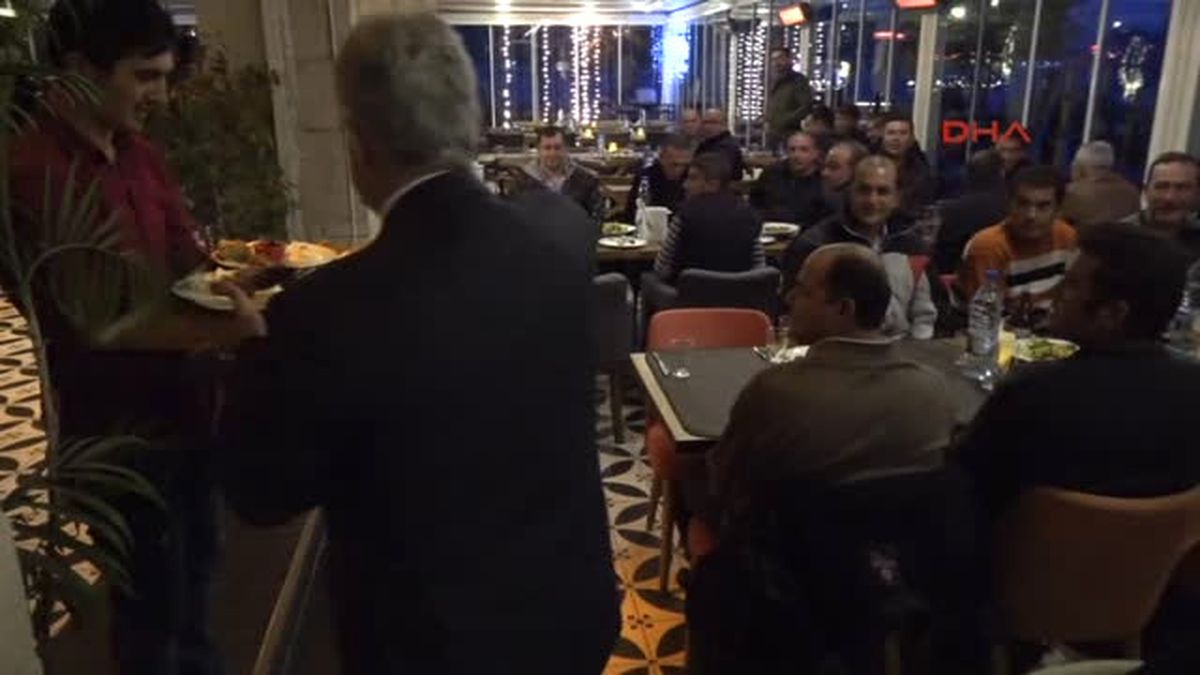 Marmaris Belediye Başkanı'ndan Işçilere Yeni Yıl Sürprizi