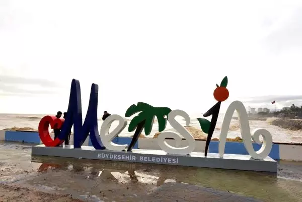 Mersin'de 2 Kişinin Öldüğü Selde Kaybolan 3 Kişi Aranıyor (2)