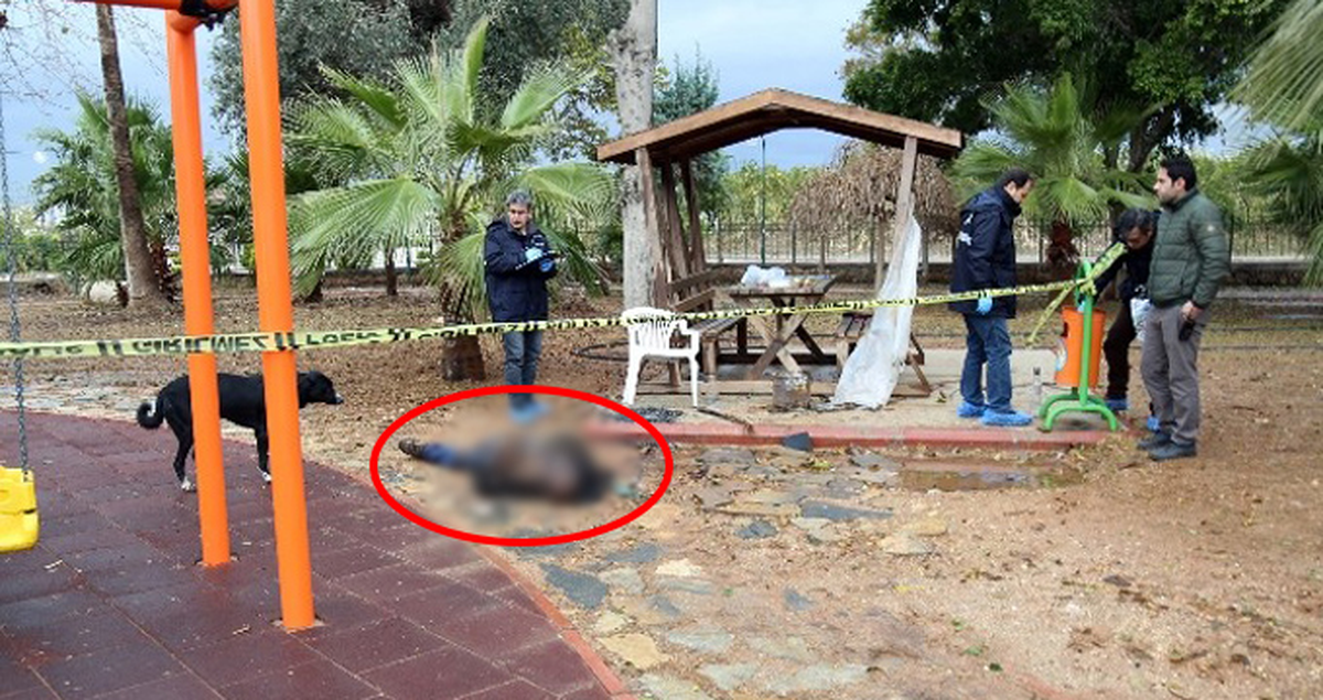 Mersin'de Parkta Yanmış Ceset Bulundu