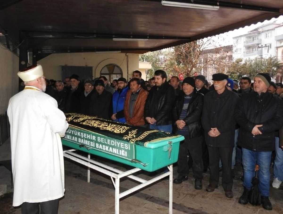 Polis Ekipleri Cenaze Namazı Sırasında Camiye Gelip Cenazeyi Otopsiye Götürdü