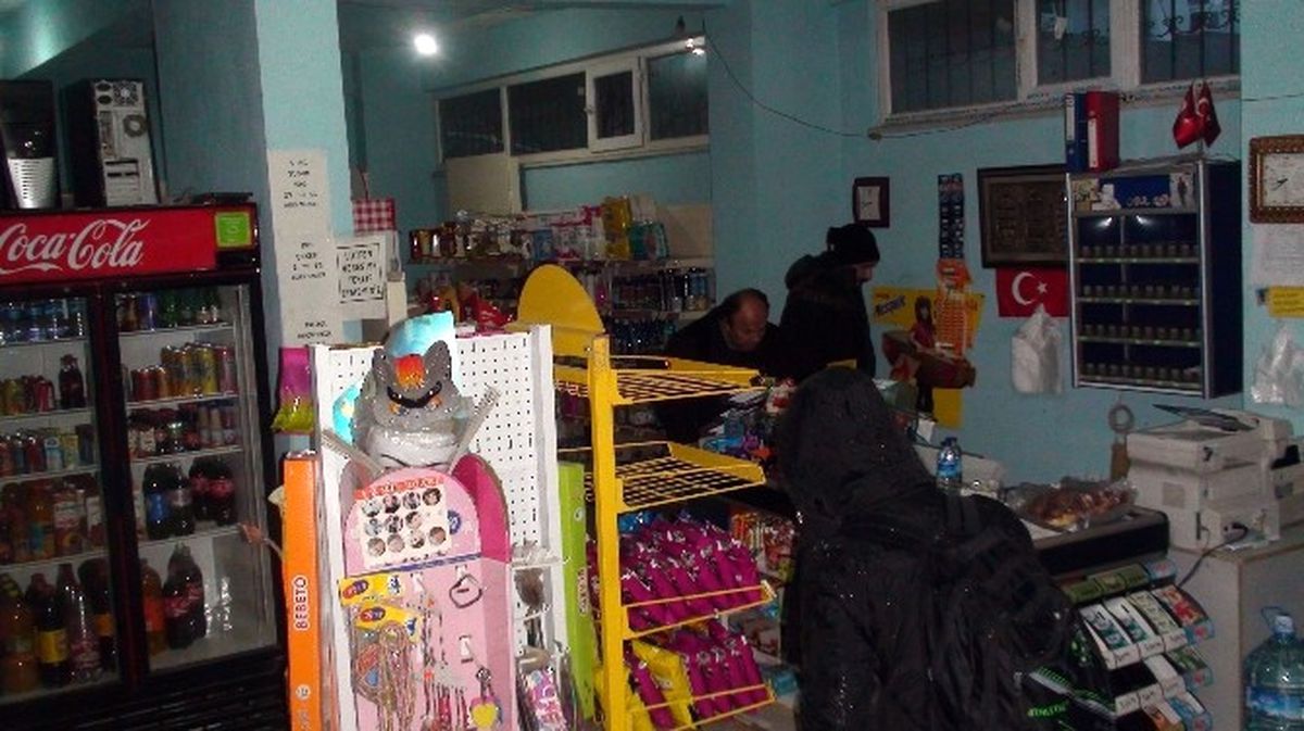 Hırsızların Çiğ Köfte Partili Soygunu Kamerada