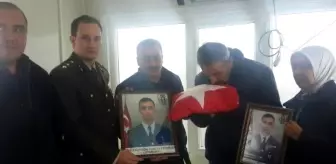 Hüsniye Erdoğan: Seydişehirli Şehidin Tabutuna Sarılı Türk Bayrağı Babasına Teslim Edildi Hüsniye Erdoğan: Seydişehirli Şehidin Tabutuna Sarılı Türk Bayrağı Babasına Teslim Edildi