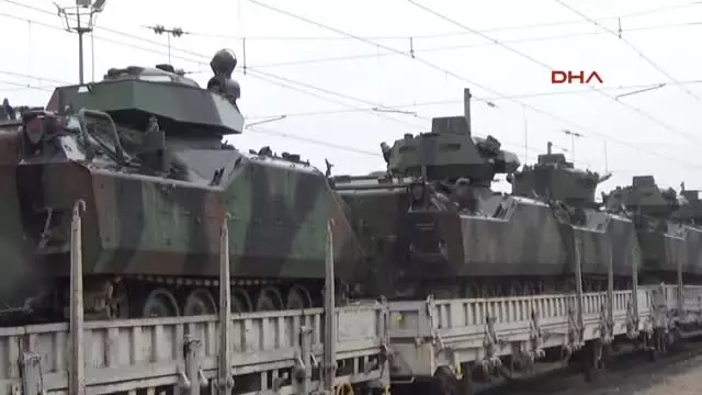 Sınıra Zırhlı Askeri Araç Sevkiyatı