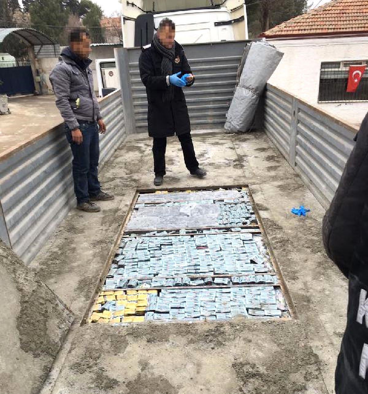 Suriye'den Giriş Yapan Tır'da 1.5 Milyon Liralık İlaç Ele Geçti