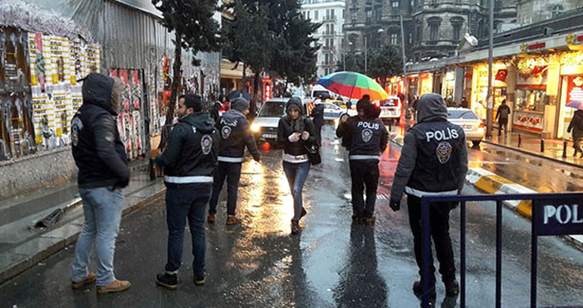 Taksim Meydanı ile İstiklal Caddesi'ne Çıkan Yollar Trafiğe Kapatıldı