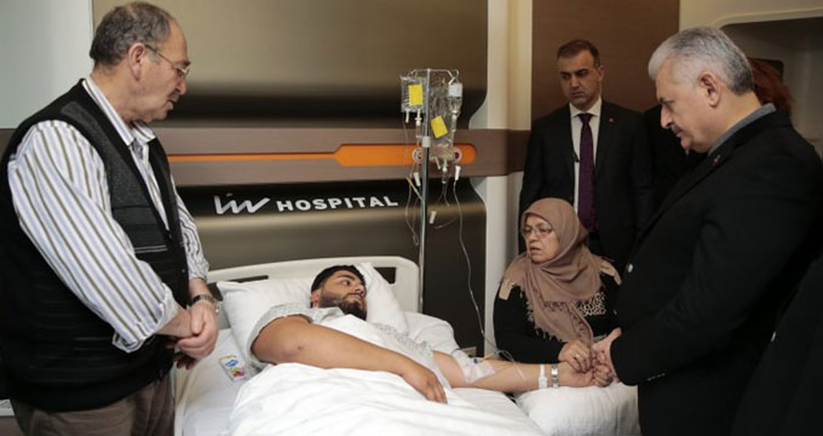 Başbakan Yaralıları Hastanede Ziyaret Etti