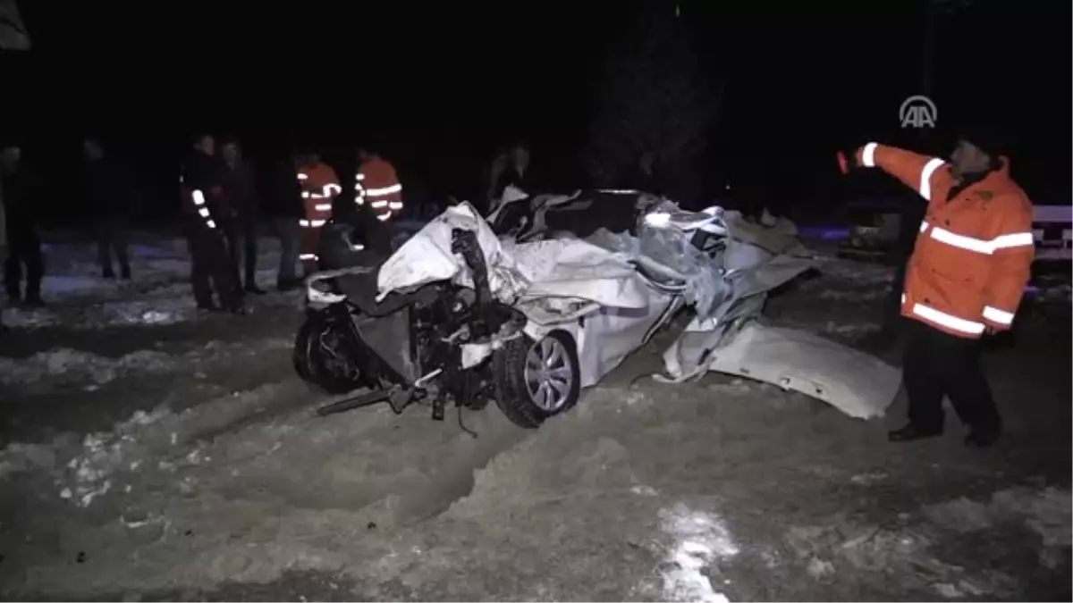 Bolu'da Otomobil Tıra Çarptı: 2 Ölü