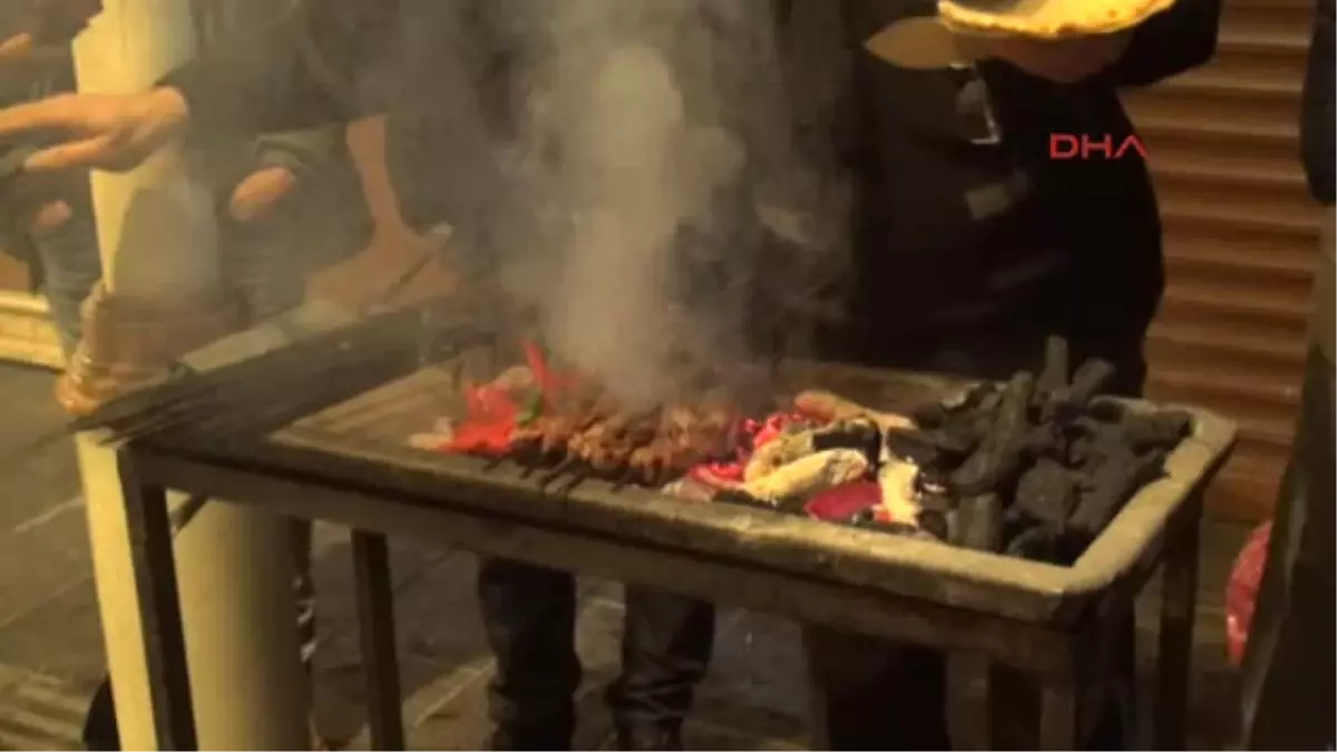 Gaziantep'te Yeni Yıl Coşkusu, Ilk Bebek Ise 'Yakup Sergen'
