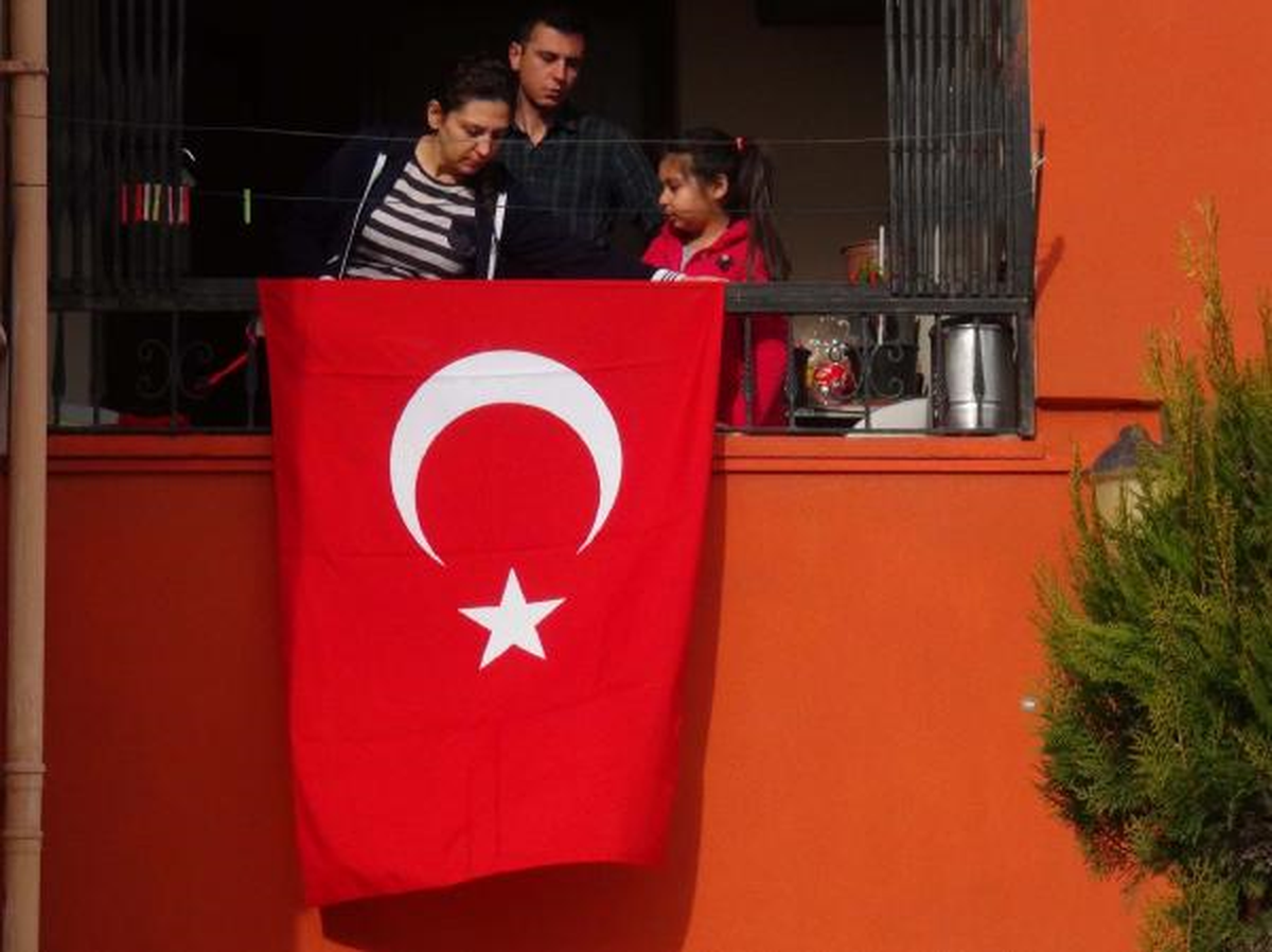 Reyna Saldırısında Şehit Olan Polisin Mersin'deki Ailesi Yasta