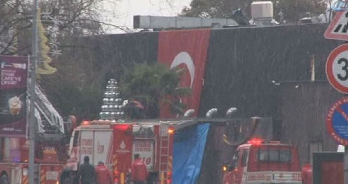 Terör Saldırısı Gerçekleşen Gece Kulübüne Türk Bayrağı Asıldı