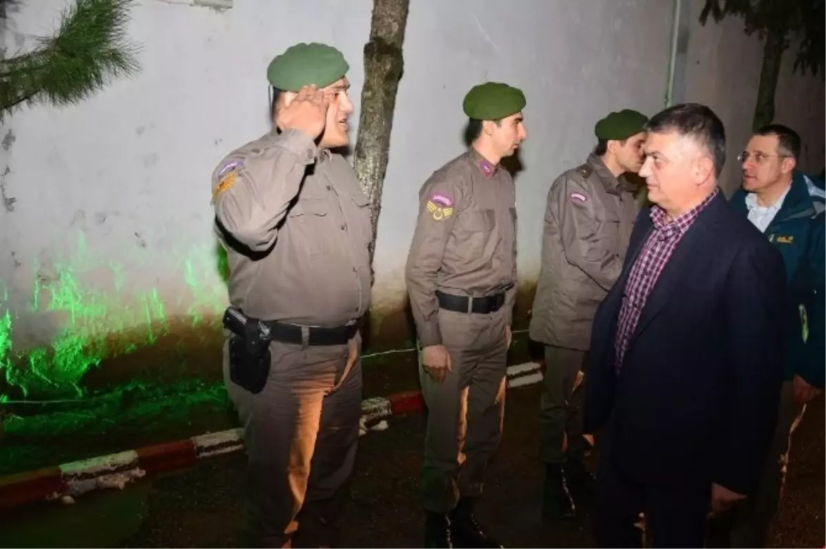 Vali'den Asker Ailesine Sürpriz Telefon