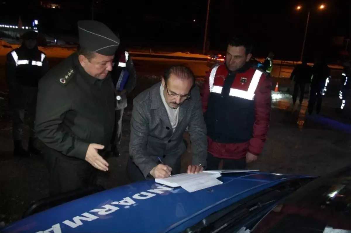 Vali Yurtnaç, Emniyet ve Jandarma Personelinin Yeni Yılını Kutladı