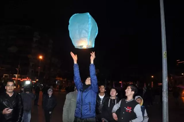 Yeni Yila Dilek Balonu Ucararak Girdiler Antalya
