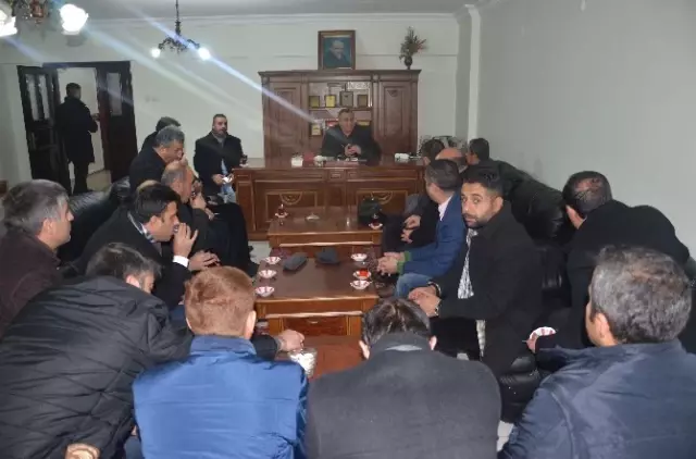 AK Parti Muş Milletvekili Şimşek'e, Kardeşlik Platformu'ndan Plaket AK Parti Muş Milletvekili Şimşek'e, Kardeşlik Platformu'ndan Plaket
