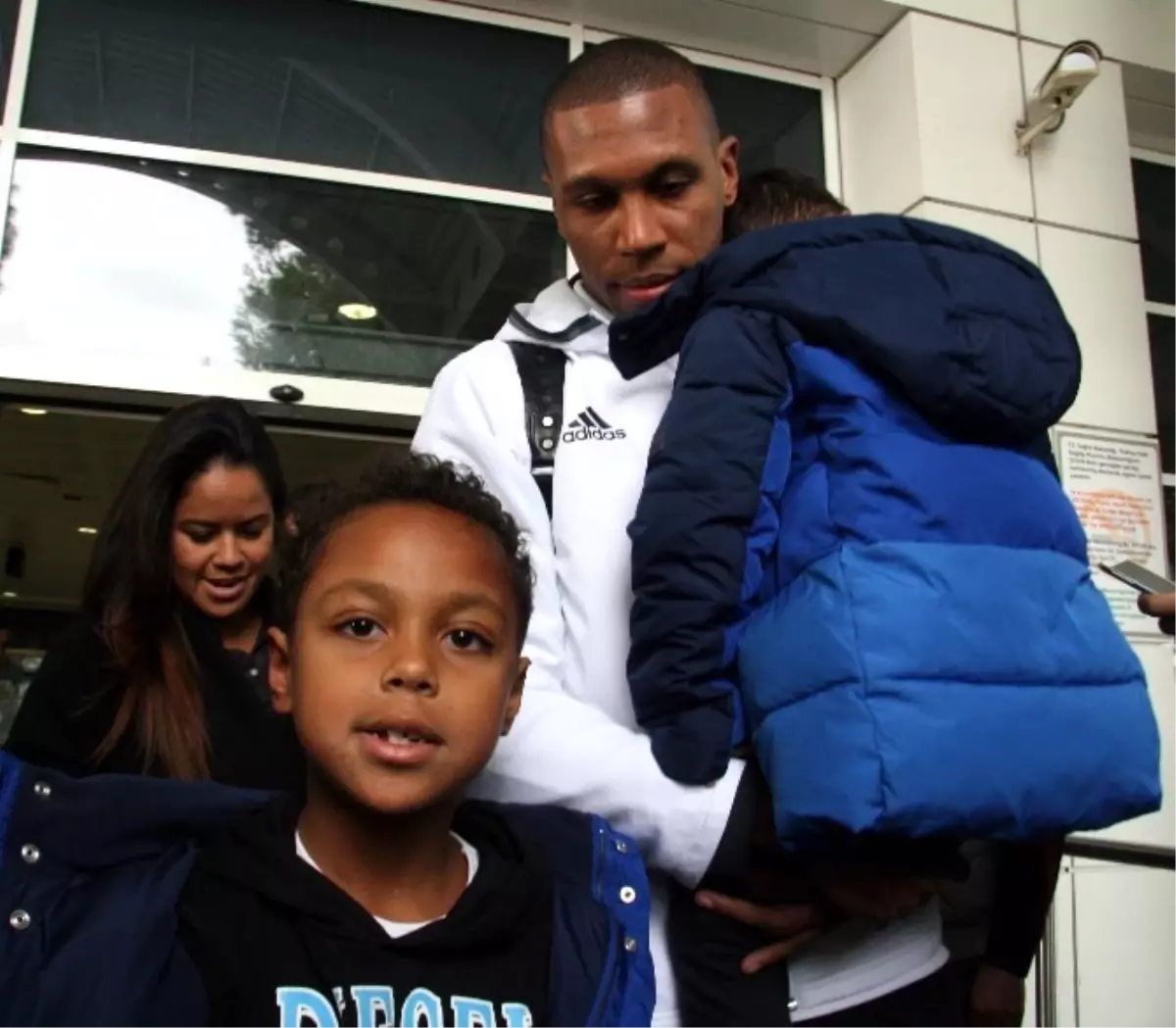 Beşiktaş Antalya'da Çiçeklerle Karşılandı