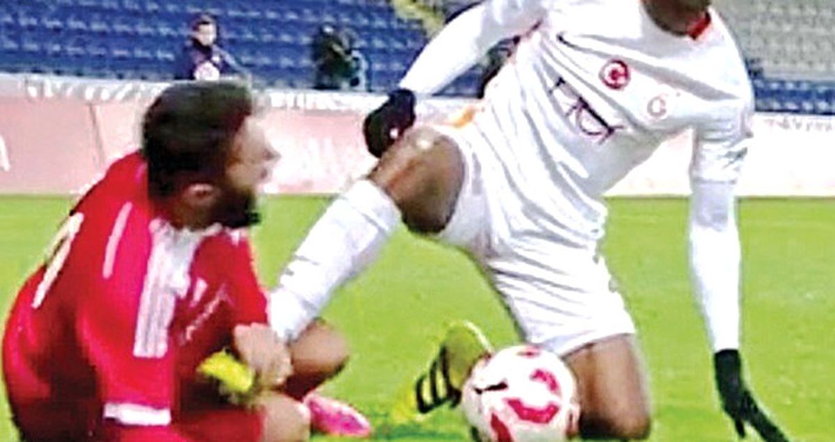 Galatasaraylı Chedjou, Kırmızı Kartı Nedeniyle Kulübe 780 Bin Euro Ödeyebilir
