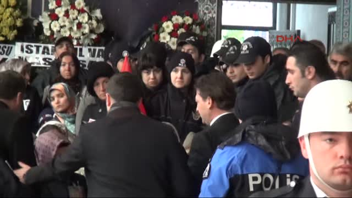 Mersin Reina Saldırısında Şehit Olan Polis, Gözyaşlarıyla Uğurlandı 2-