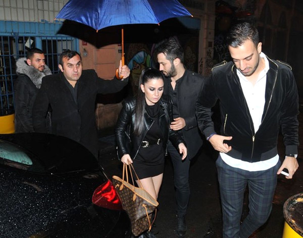 Merve Özbey, Reina Saldırısını Duyunca Sahneden İndi