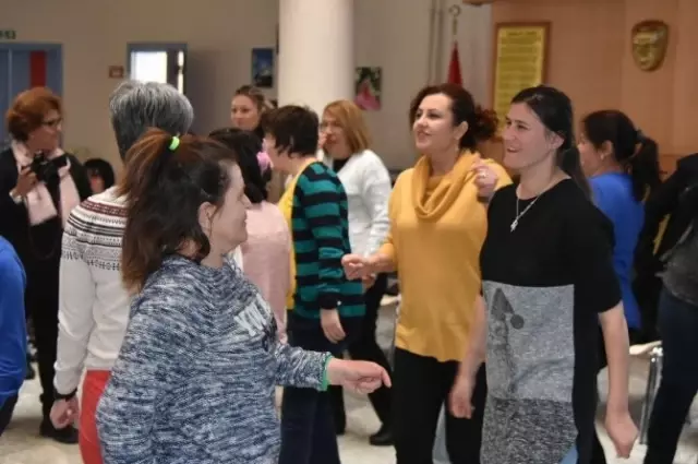 Milas'ta Özel Bireylere Yılbaşı Sürpriz Milas'ta Özel Bireylere Yılbaşı Sürpriz