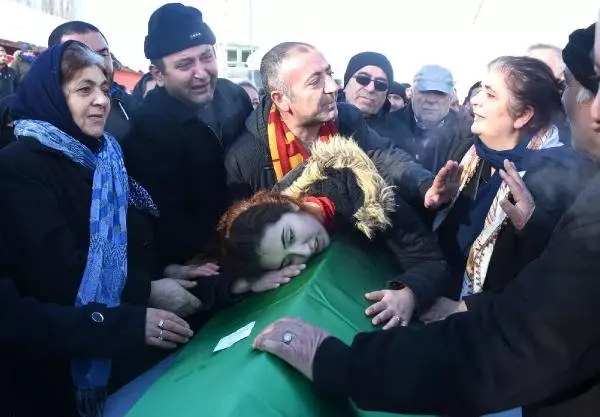 Reina Saldırısında Ölen Garson Kenan Kutluk Toprağa Verildi Reina Saldırısında Ölen Garson Kenan Kutluk Toprağa Verildi