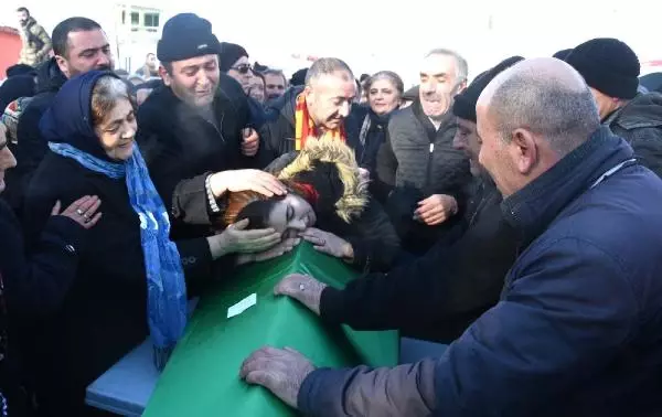 Reina Saldırısında Ölen Garson Kenan Kutluk Toprağa Verildi Reina Saldırısında Ölen Garson Kenan Kutluk Toprağa Verildi