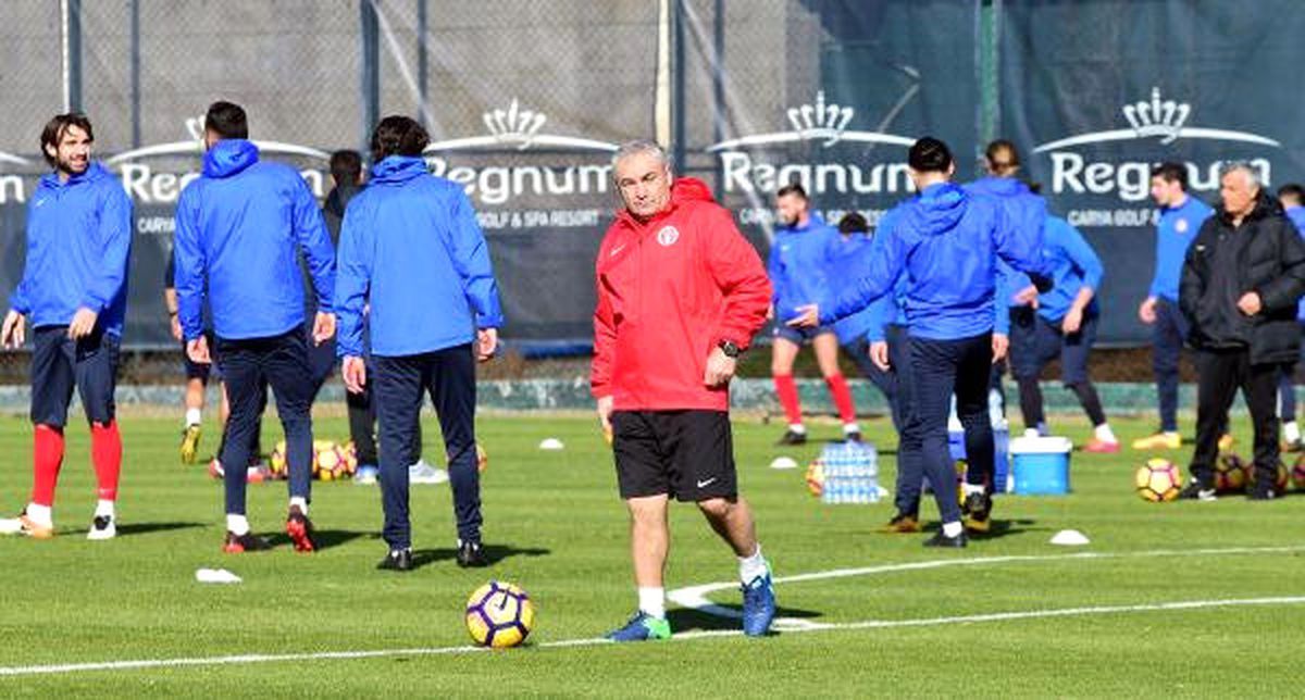Rıza Çalımbay: Eto'o Beşiktaş'a Gitmek İstiyorsa Gidebilir