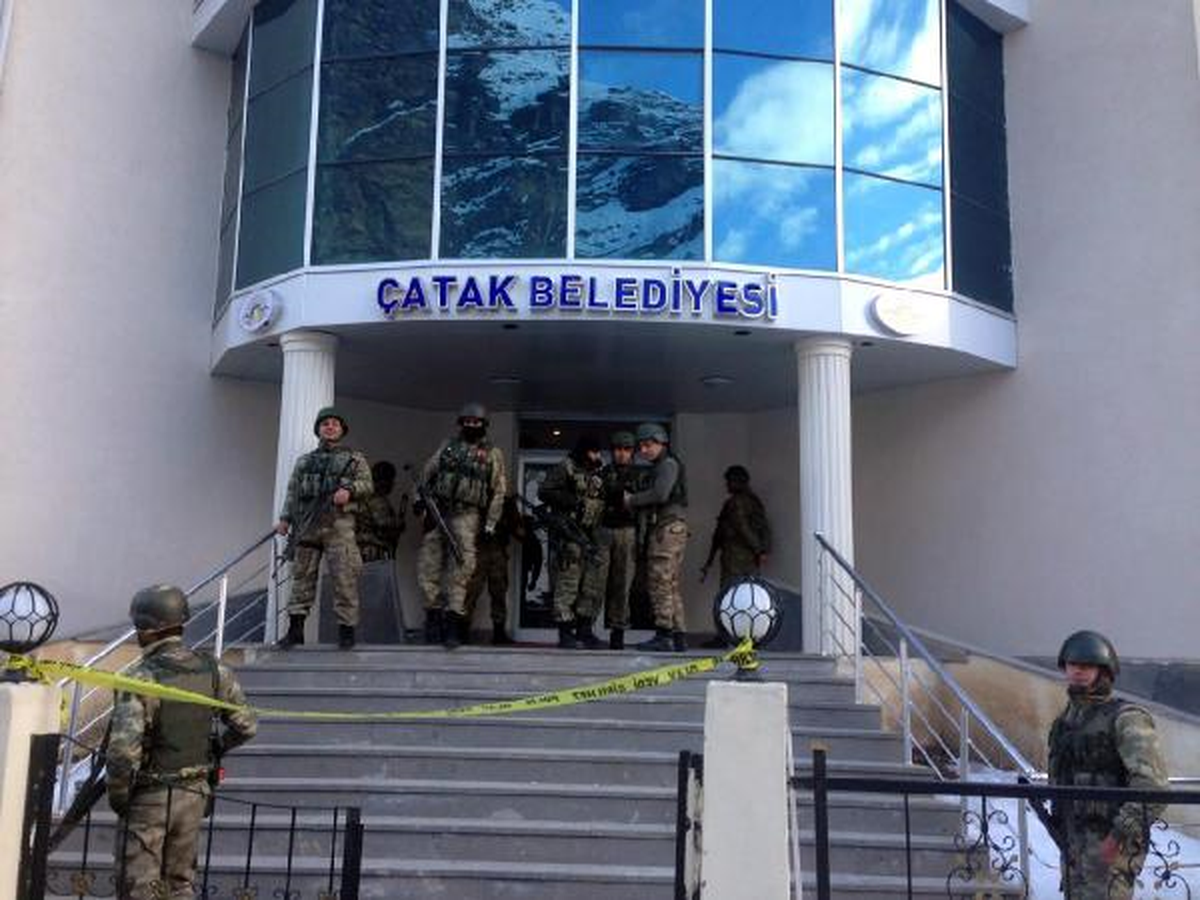 Çatak Belediyesi'ne Operasyon:18 Gözaltı
