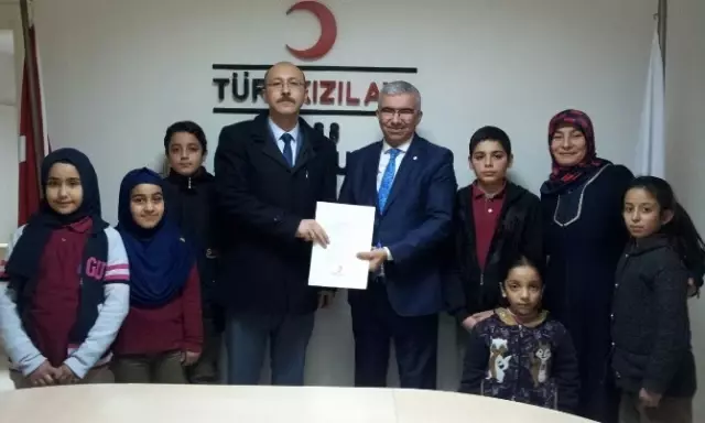 Ortaokul Öğrencileri, Haçlıklarını Halep İçin Bağışladı Ortaokul Öğrencileri, Haçlıklarını Halep İçin Bağışladı