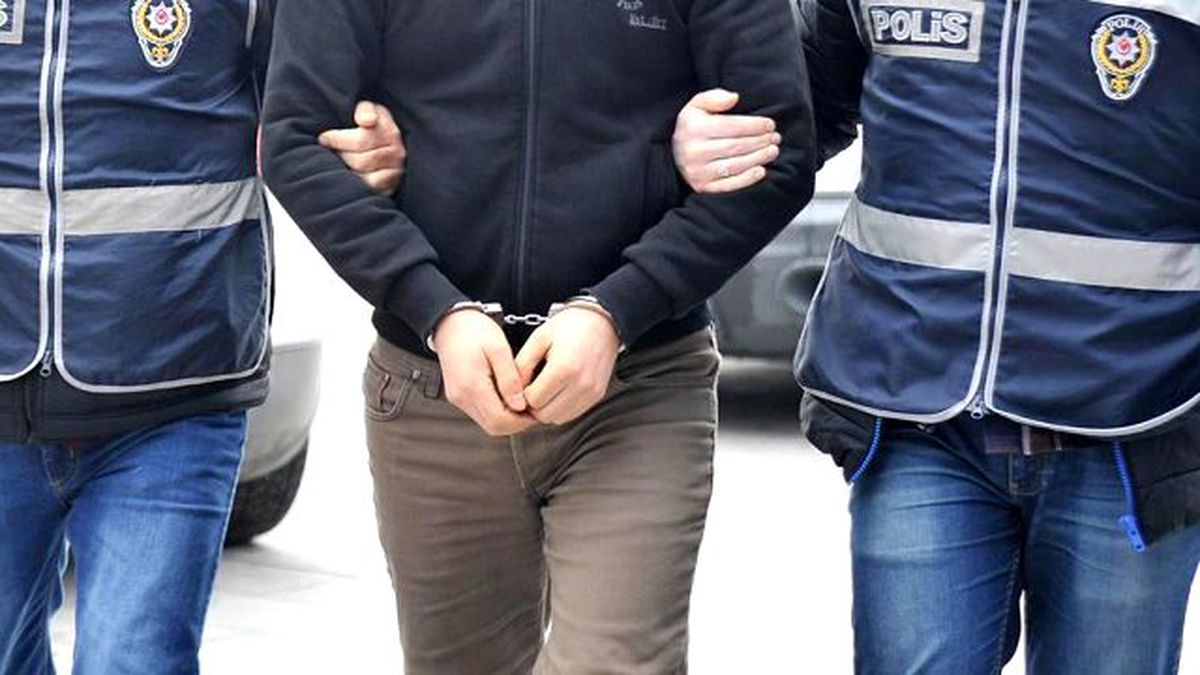 DEAŞ'ı Öven Paylaşımlar Yapan Polis, Gözaltına Alındı!