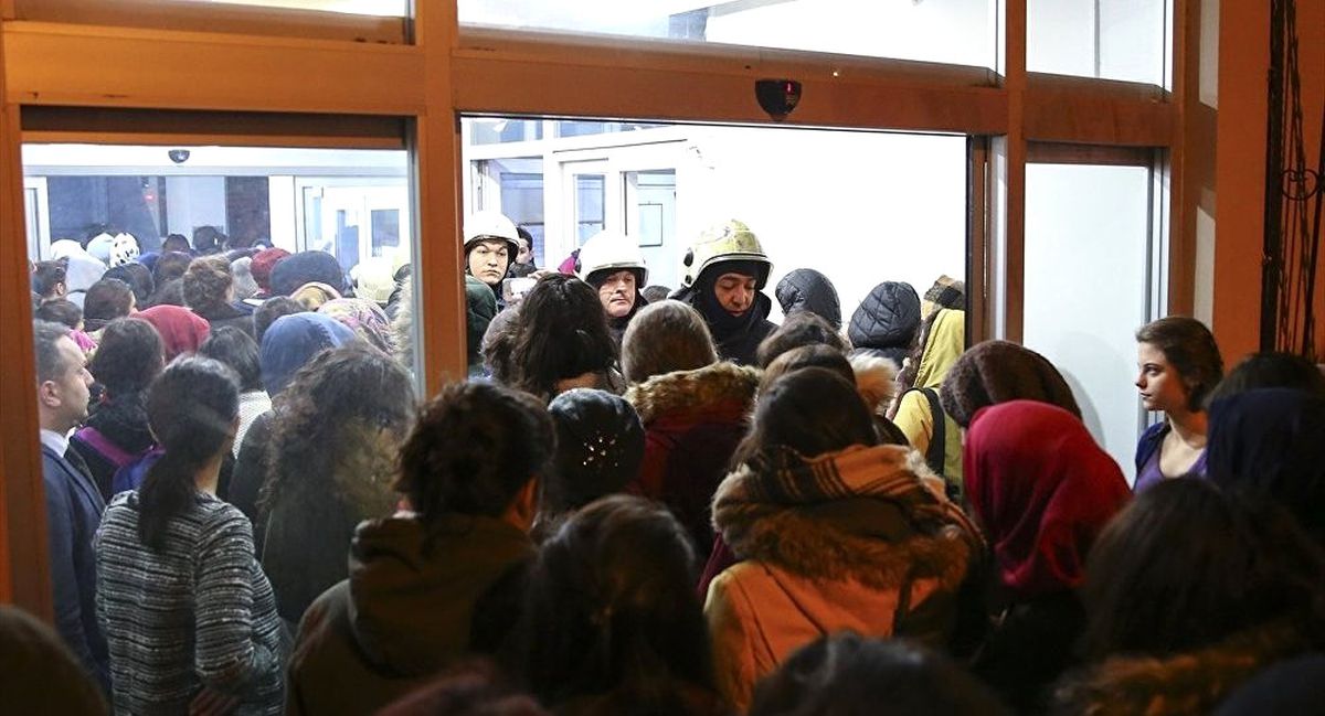 Kız Öğrenci Yurdu'nda Korkutan Yangın! 1200 Kişi Kalıyor ama Yangın Merdiveni Yok
