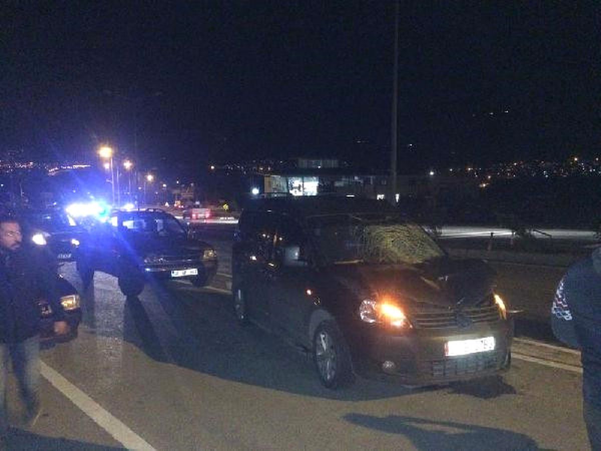 Hafif Ticari Araç, Üniversiteli Kızlara Çarptı: 1 Ölü, 1 Yaralı