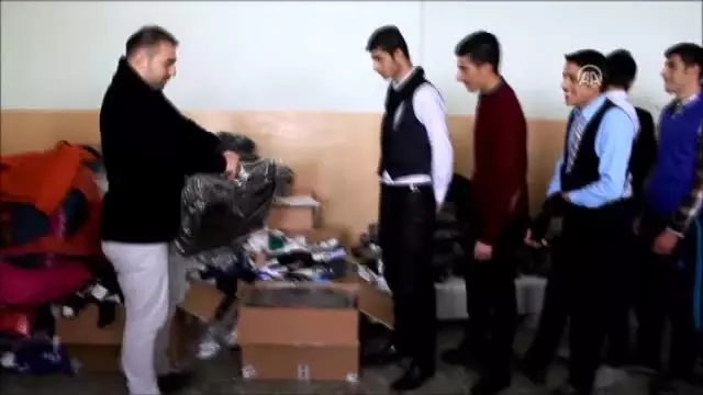 Başkale'de 2 Bin Öğrenciye Kıyafet Yardımı