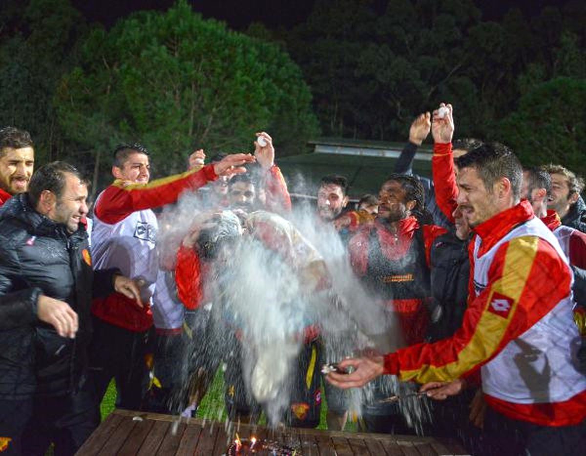 Göztepe Murat Akın ile 1.5 Yıllık Sözleşme İmzaladı